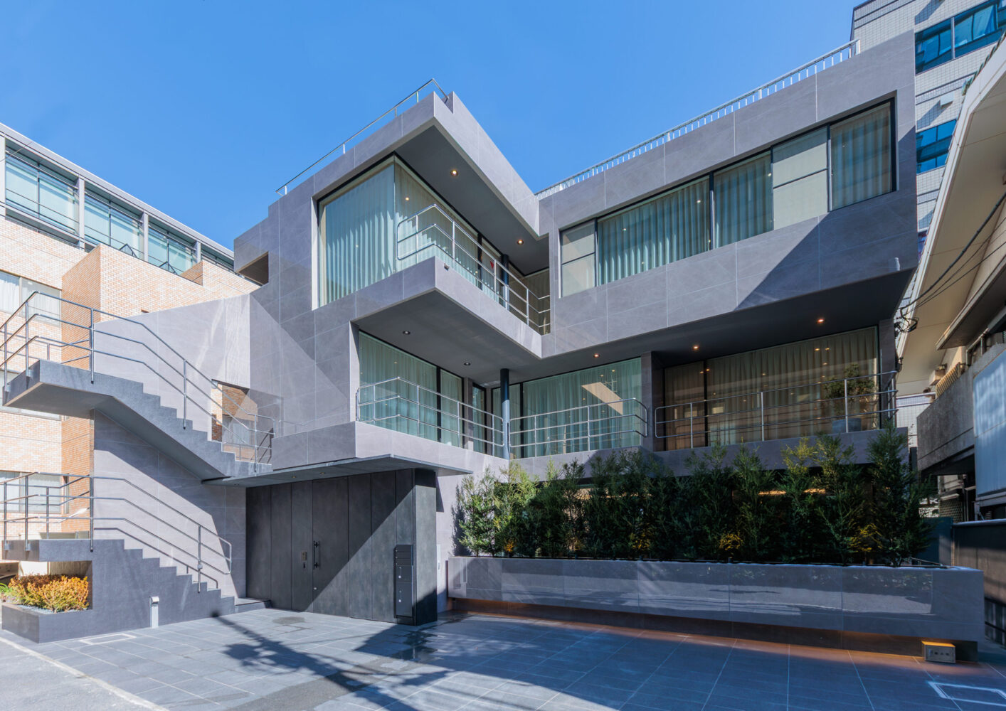 六番町の住宅 (外装改修)（2026）